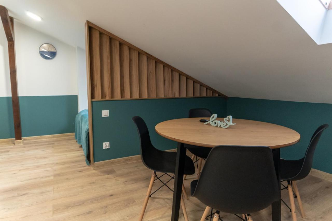 Uroczy, Przytulny Apartament Poddasze Радом Екстериор снимка
